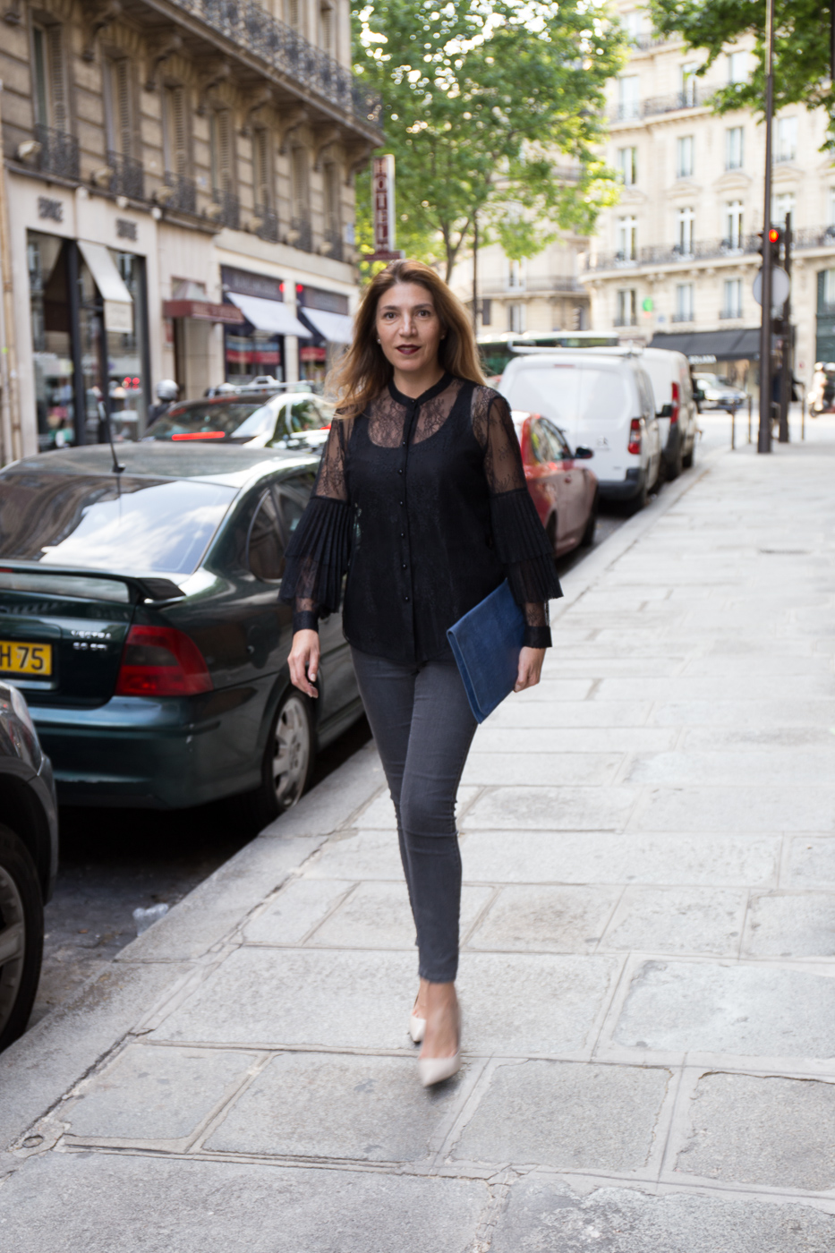 Karinna Bello en las calles de Paris