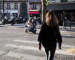 Karinna Bello Asesora de Imagen, en las calles de Paris